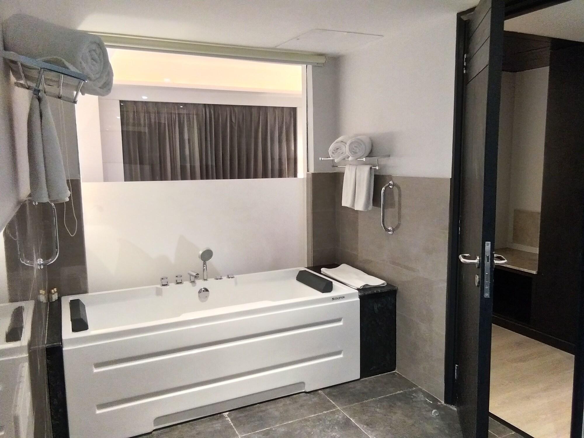Ramada Encore Джаландхар Екстериор снимка