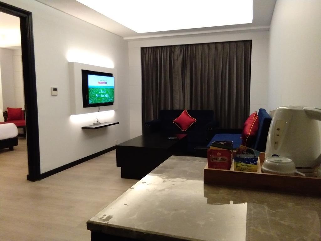 Ramada Encore Джаландхар Екстериор снимка